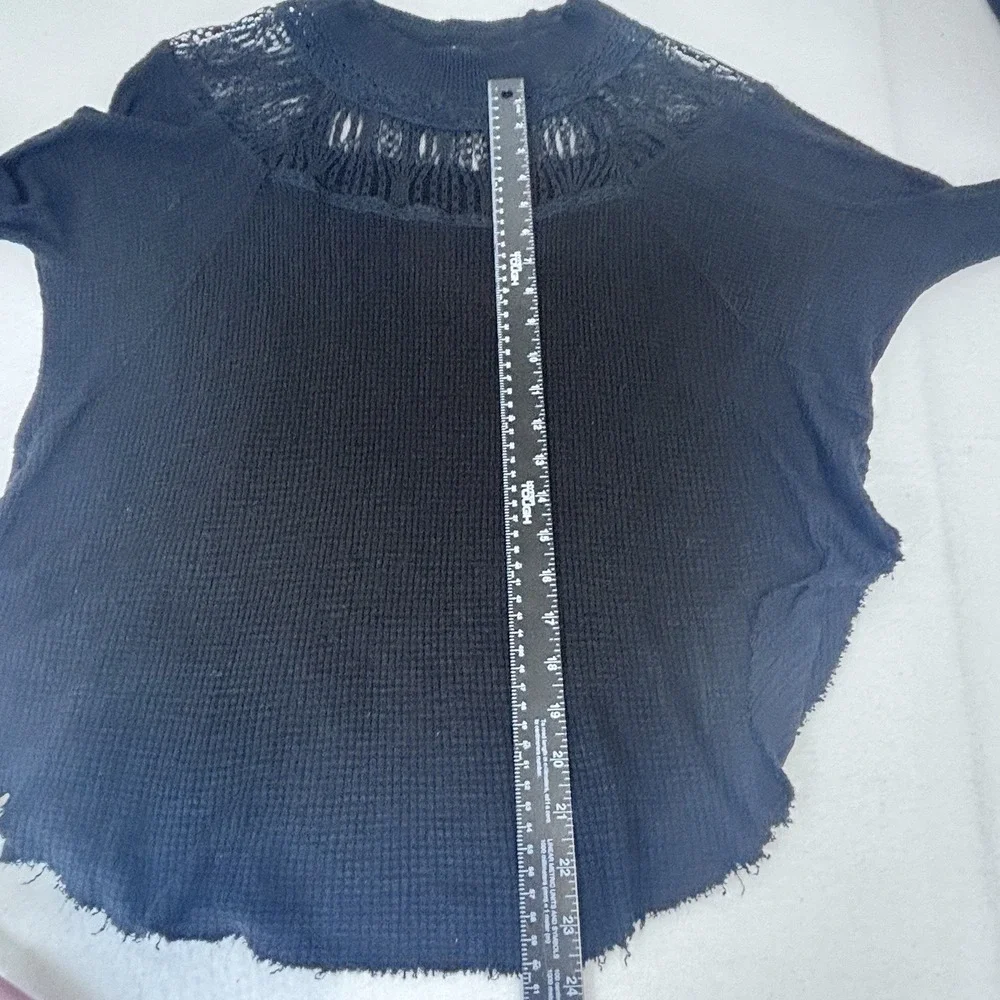 Free People Black Waffle‎ Knit Slouchy Top Long Sleeve Lace Raw Hem Sz SM Goth